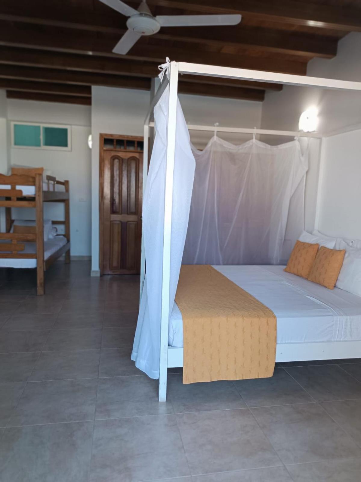 Hotel 3 Banderas Manzanillo Del Mar Картахена Экстерьер фото